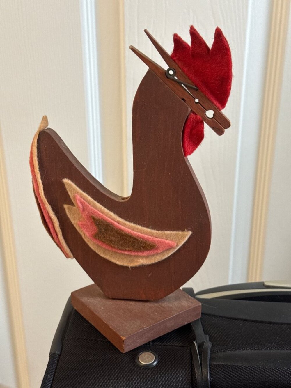 Vintage Wooden Rooster Recipe Card Holder With Felt Details & Clothespin Beak